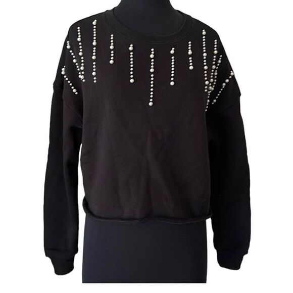 Francesca’s black crewneck sweatshirt with pearl detail - Picture 1 of 9